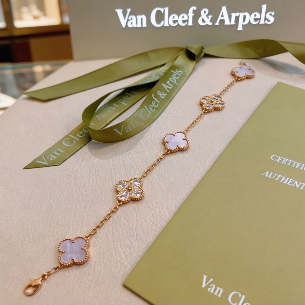 VCA Mother-of-Pearl & Diamond 5-Flower Bracelet - Picture 5 of 5